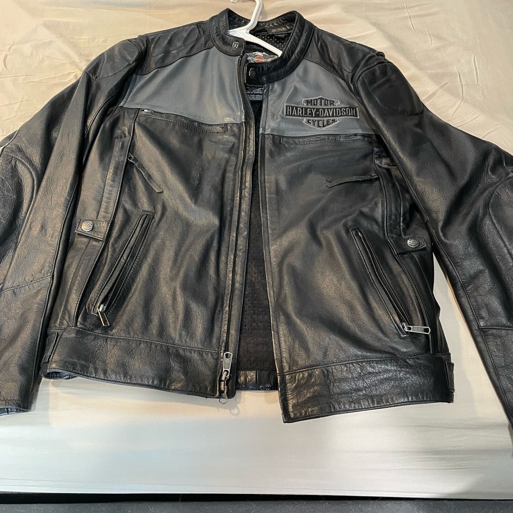 Large mens Harley Davidsons leather jacket